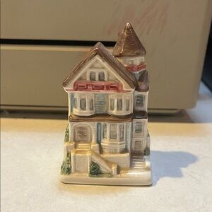 Otagiri Victoria Row House